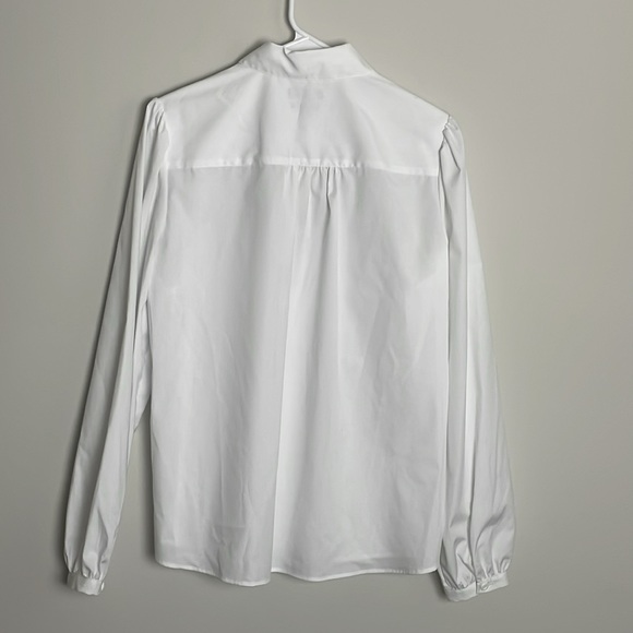 Biltmore Women’s White Button Down Dress Shirt- pleated upper back-Medium - Picture 2 of 15